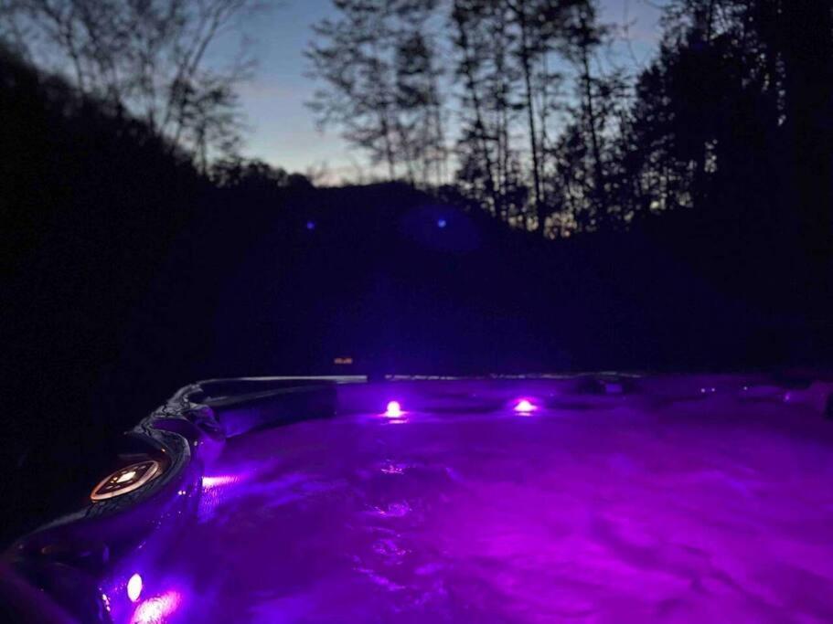 Willa Pioneer Pass- Hot Tub, 2 Bdrm, W&D, Pets Ok Pigeon Forge Zewnętrze zdjęcie